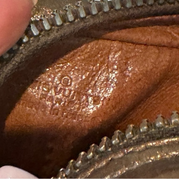 ❌-SOLD IN STORE ❌-Louis Vuitton Pochette Custom Painted Crossbody/Clutch - Picture 11 of 13